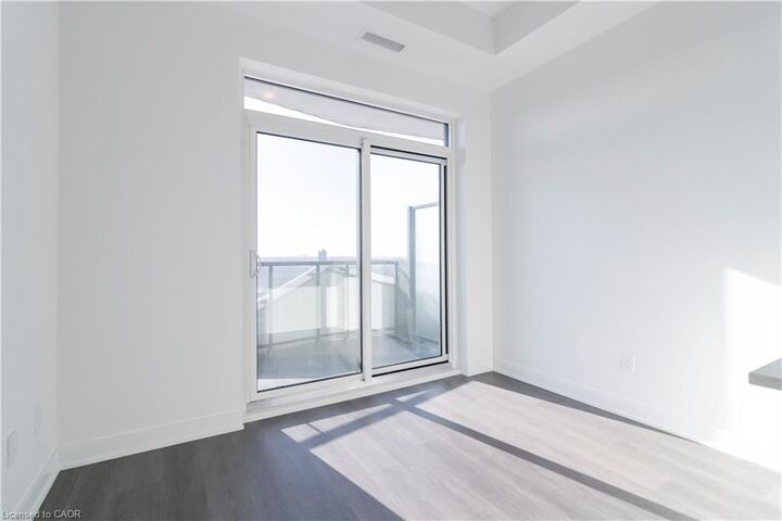 Property Photo:  25 Wellington South Street S 1004  ON N2G 0G5 