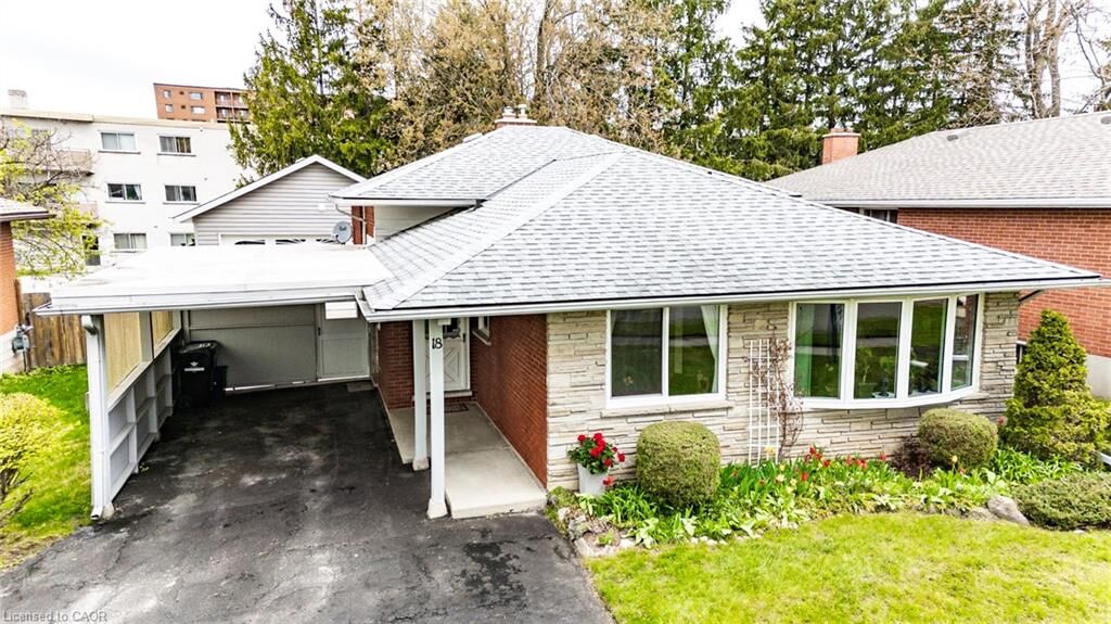 Property Photo:  18 Queenston Crescent  ON N2B 2V5 