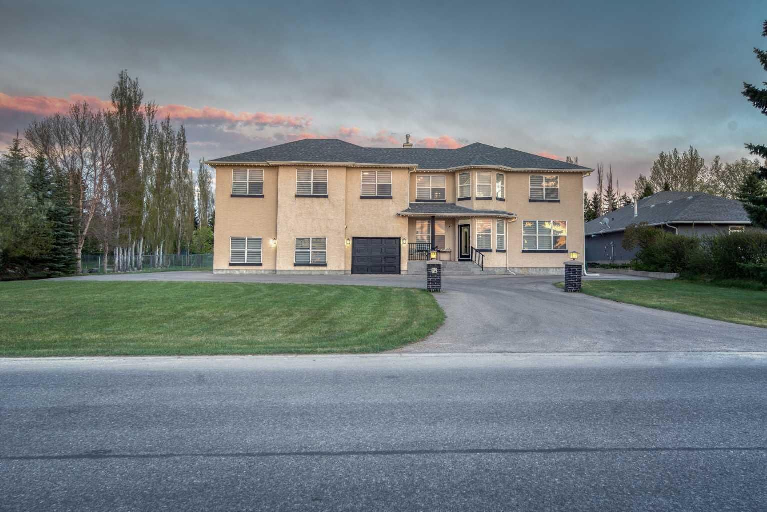 Property Photo:  712 East Chestermere Drive  AB T1X 1A5 