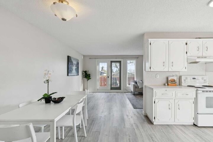 Property Photo:  1121 Berkley Drive NW  AB T3K 1S6 