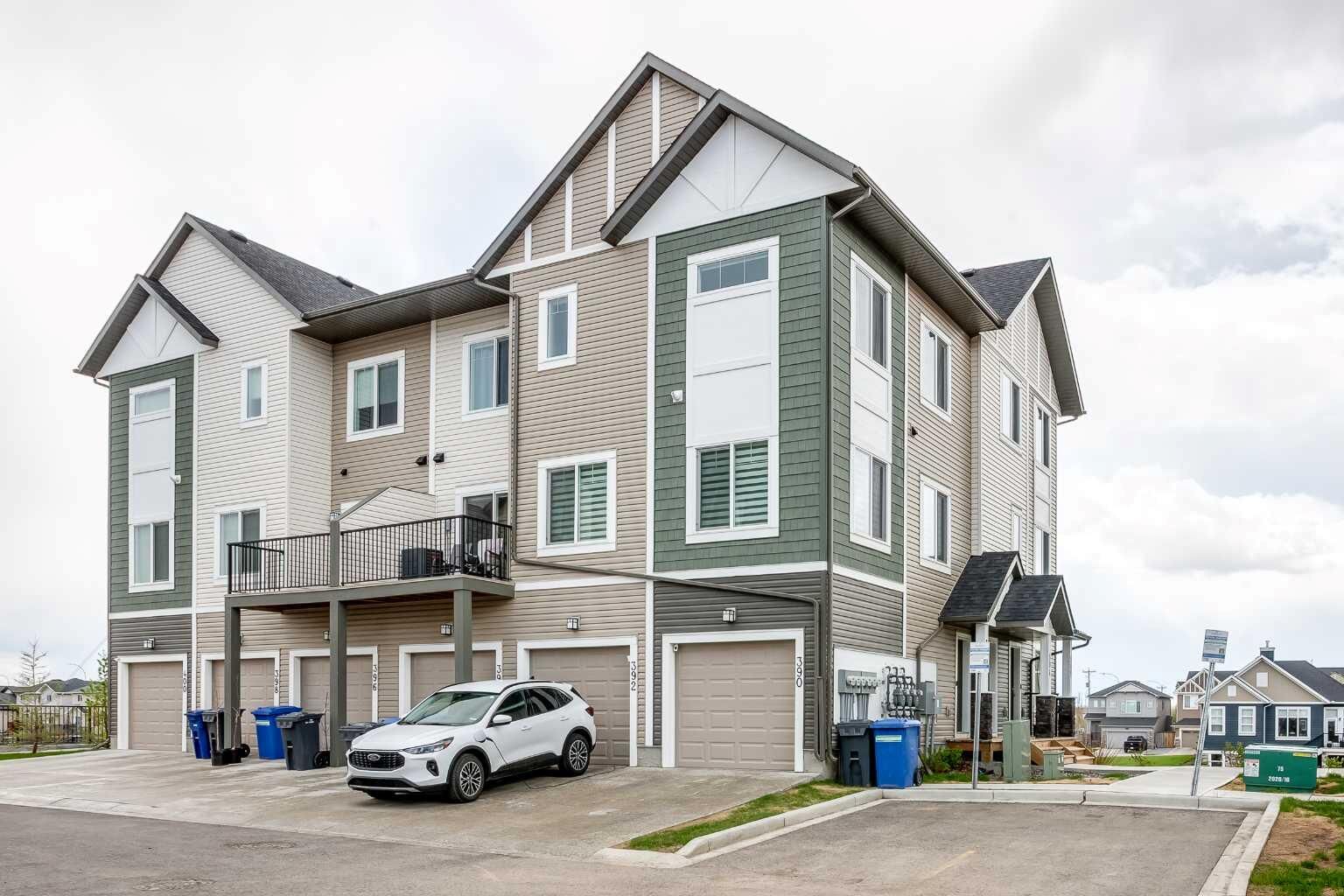 Property Photo:  390 Canals Crossing SW  AB T4B 4L4 