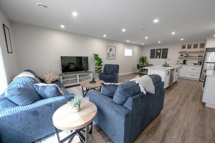 Property Photo:  10021 105 Avenue D  AB T8V 1H2 