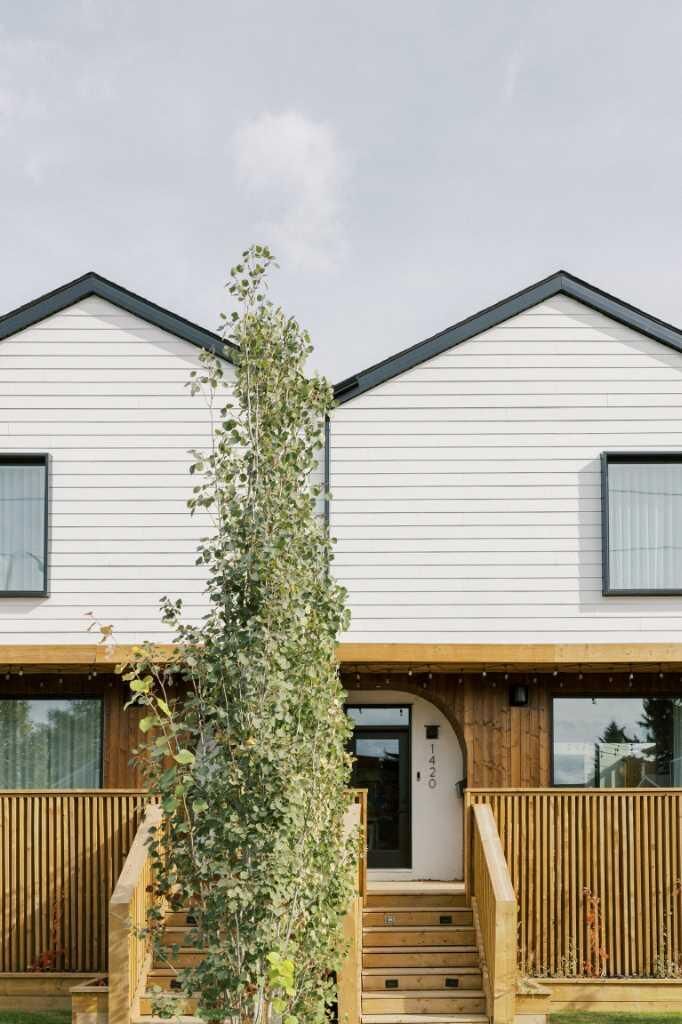 Property Photo: 1420 15 Street SE AB T2G 3L7