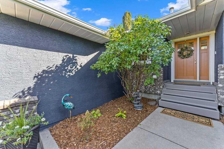 Property Photo: 71 Green Meadow Drive AB T1P 1L3