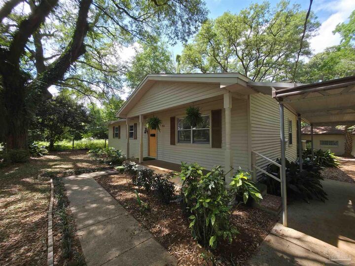 Property Photo:  1516 Zenda St  FL 32514 