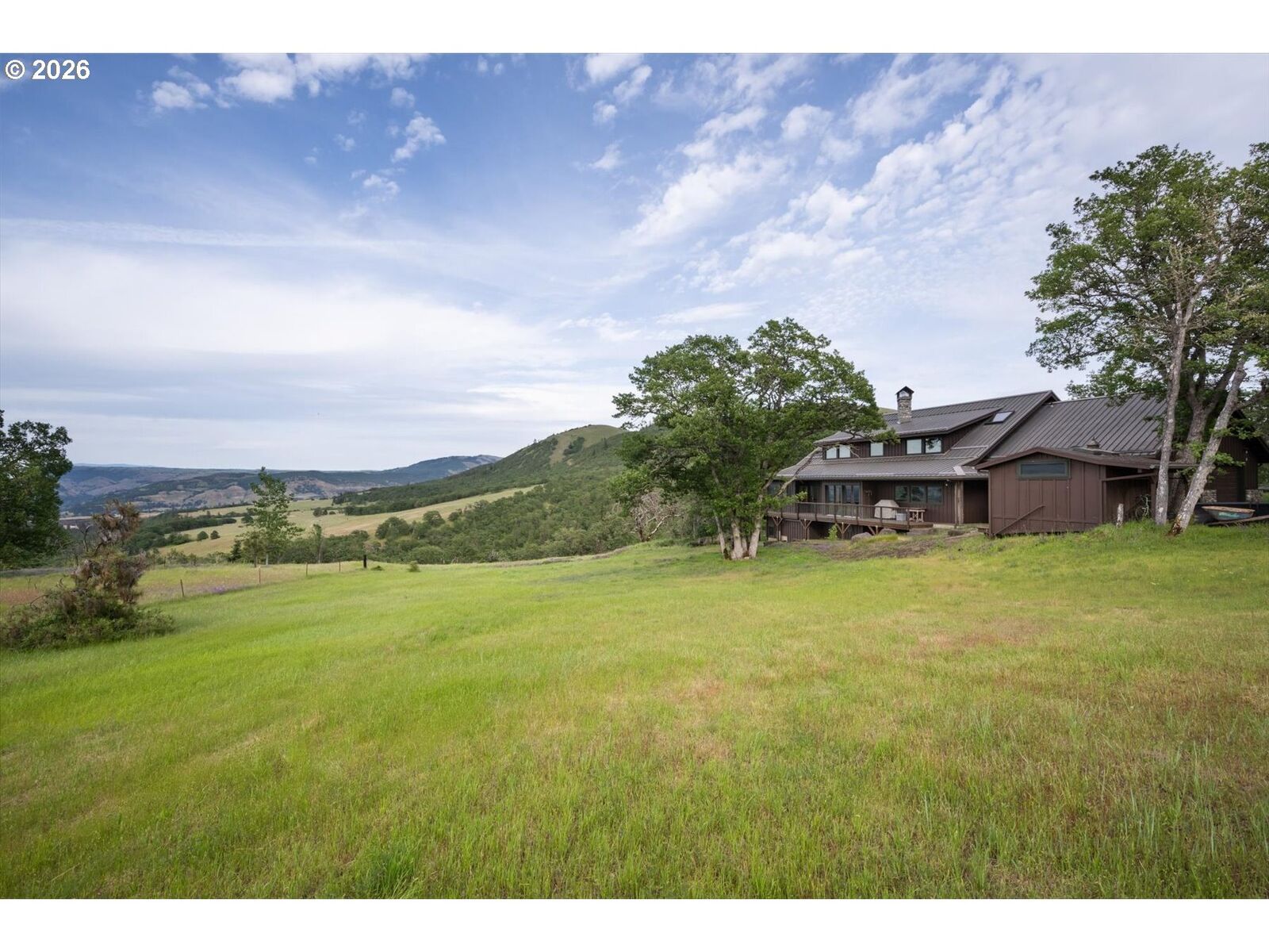 Property Photo: 1945 Cynthia Way OR 97040