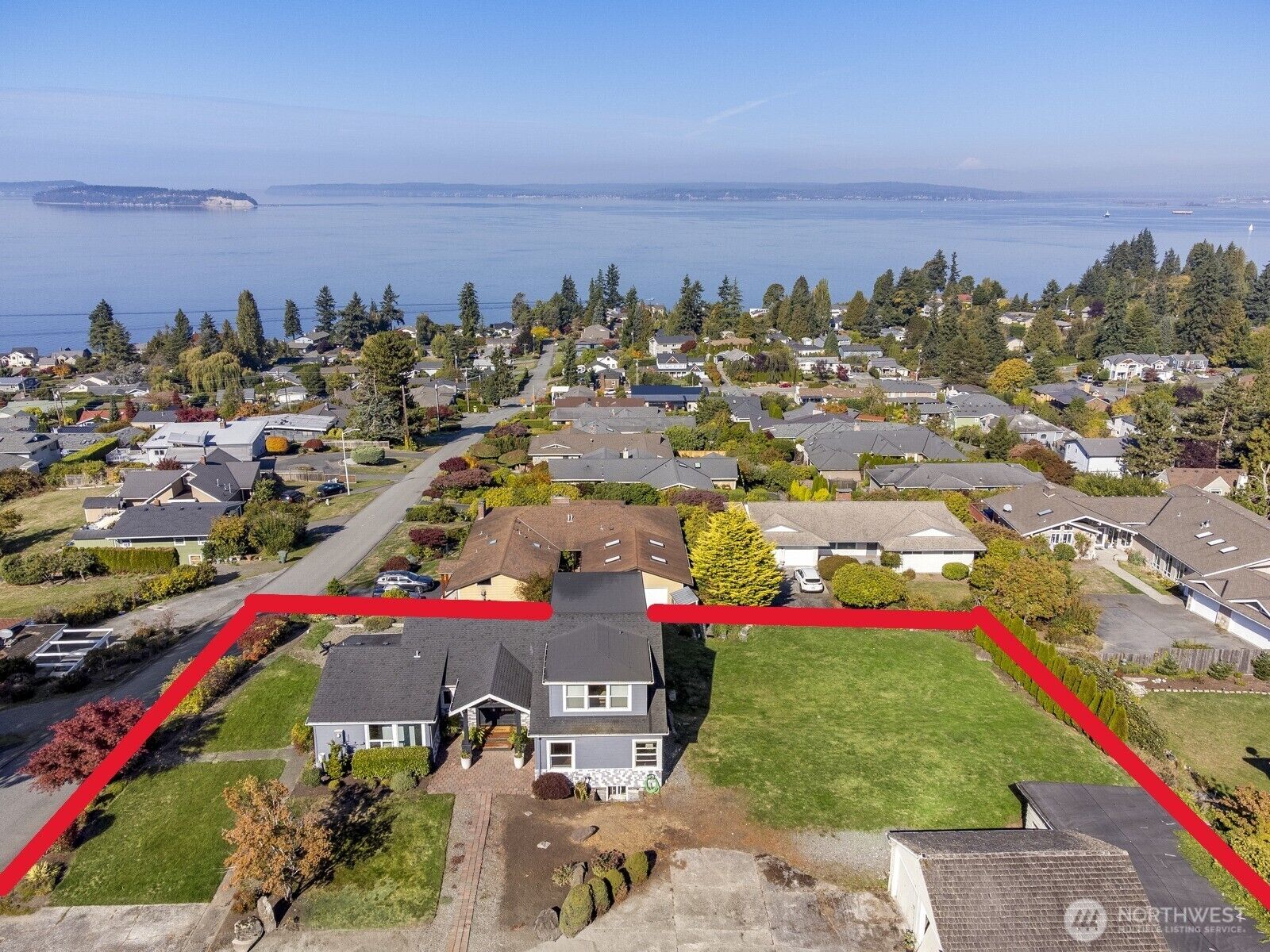 Property Photo: 5037 33rd Avenue W WA 98203