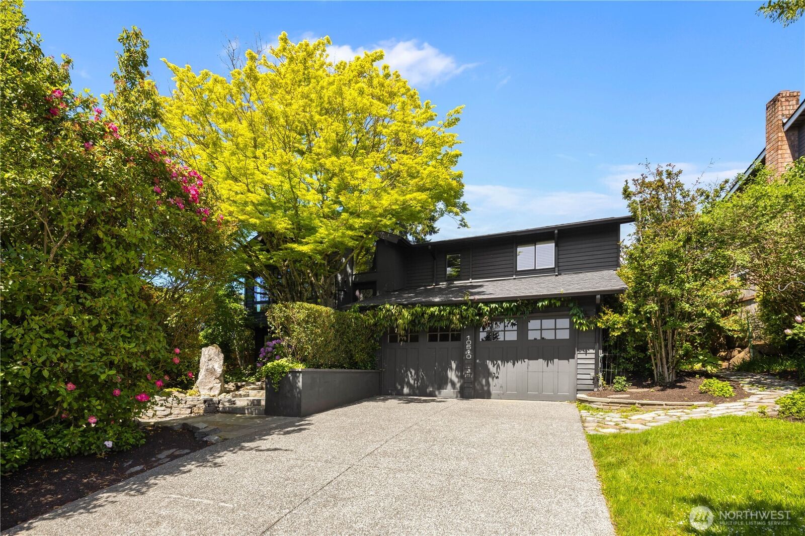 Property Photo:  10510 NE 44th Street  WA 98033 