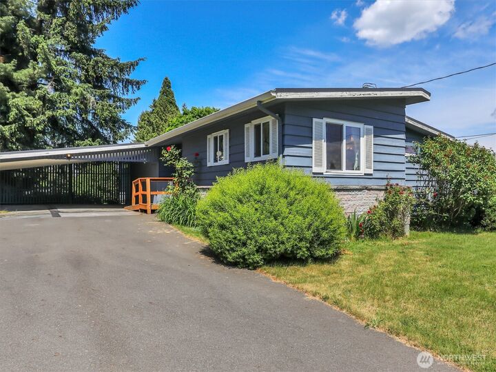 Property Photo: 6512 NE 196th Street WA 98028