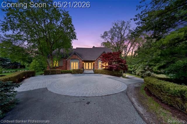 Property Photo:  2076 Shore Hill Court  MI 48323 