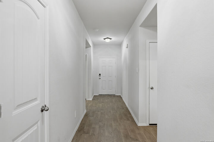Property Photo: 1004 Village Run TX 78155