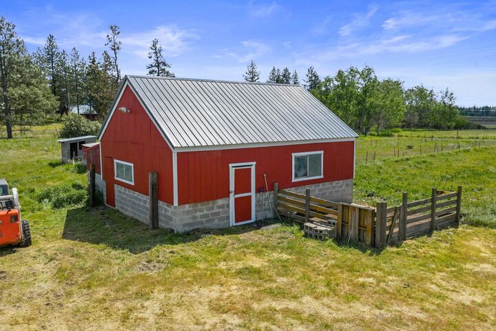 Property Photo:  13222 N Wood Rd  WA 99029 