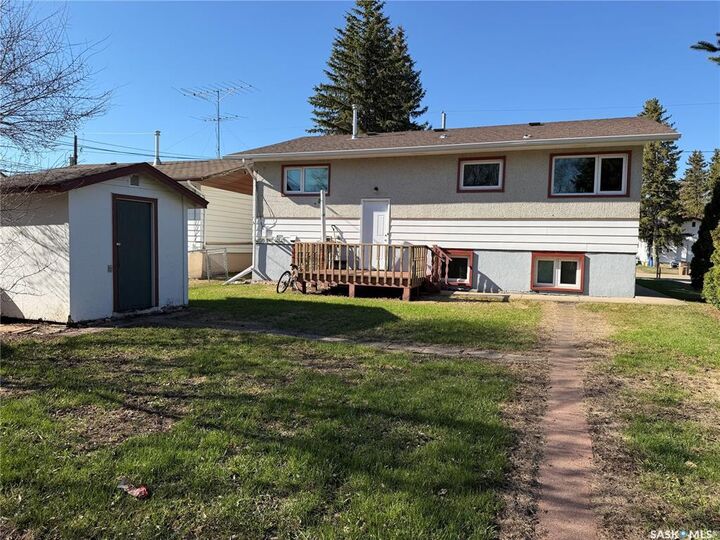 Property Photo: 206 Burns Avenue W SK S0E 1A0