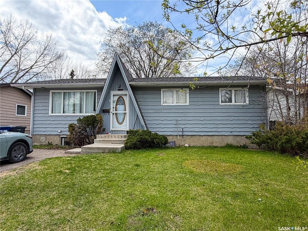 Property Photo:  7 Dunfield Crescent  SK S9X 1E6 
