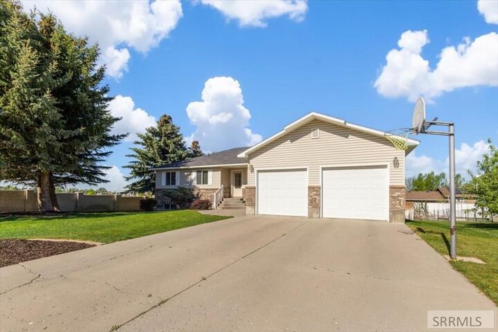 Property Photo:  1020 Hillview Drive  ID 83440 