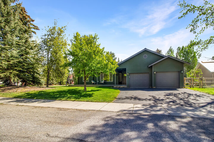 Property Photo:  540 Angela Dr  ID 83333 