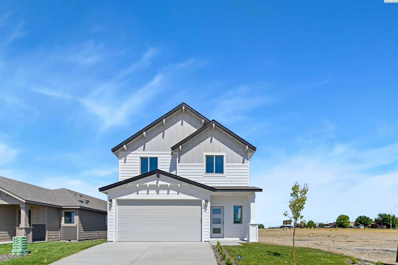 Property Photo:  206 N Dewberry Pl  WA 99336 