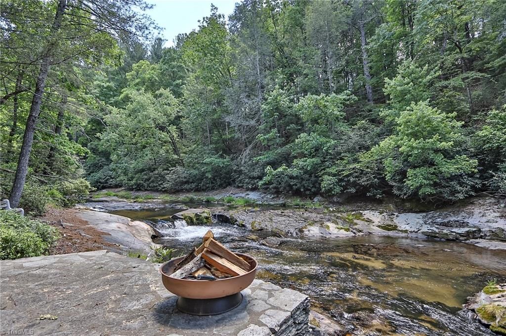 Property Photo: 408 Stone River Drive NC 28685