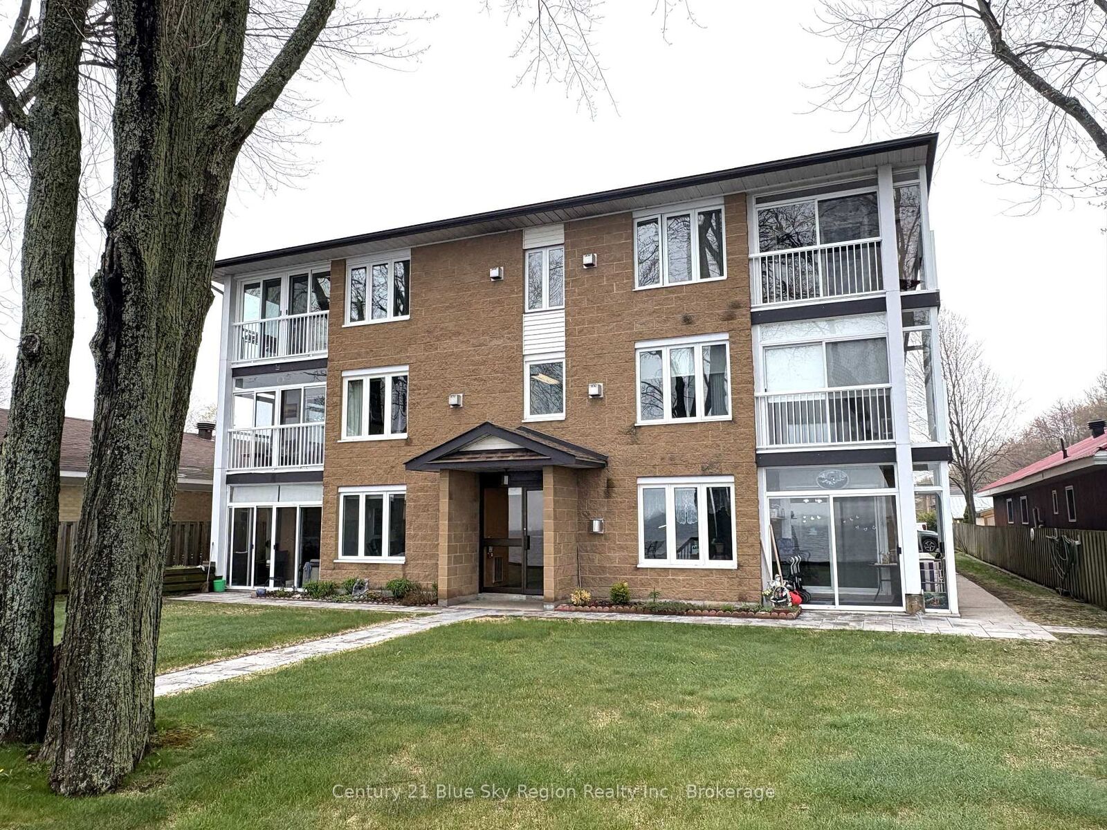 Property Photo:  469 Lakeshore Drive S 301  ON P1A 2E2 