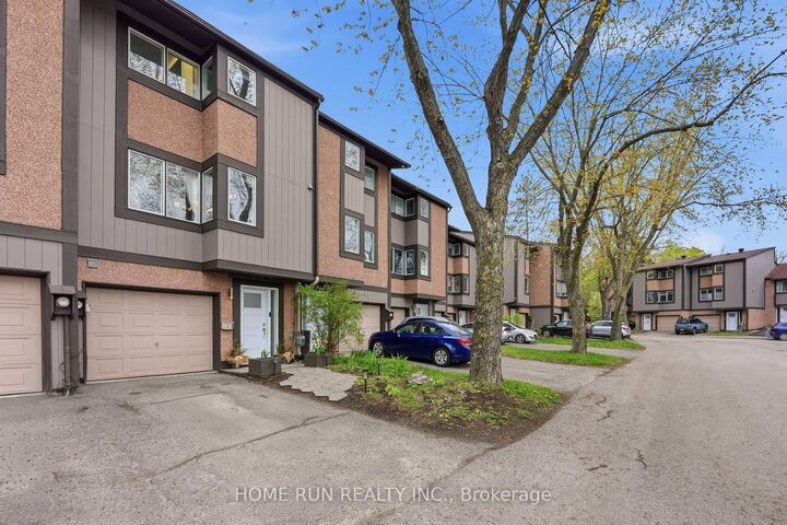 Property Photo: 52 Reaney Court ON K2K 1W8