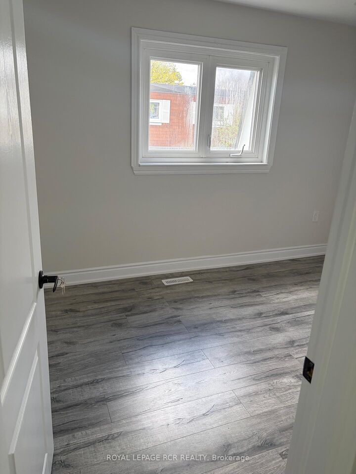 Property Photo: 41 Town House Crescent ON L6W 3G3