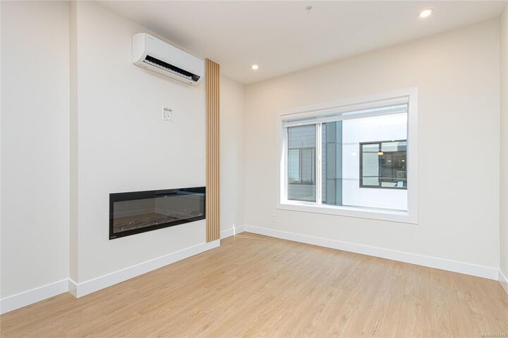 Property Photo:  918 Jenkins Ave 403  BC V9B 2N7 