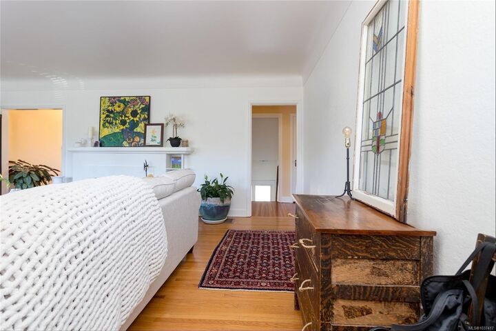 Property Photo:  855 Linkleas Ave  BC V8S 5C4 