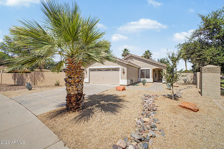 Property Photo:  1046 N San Benito Drive  AZ 85234 