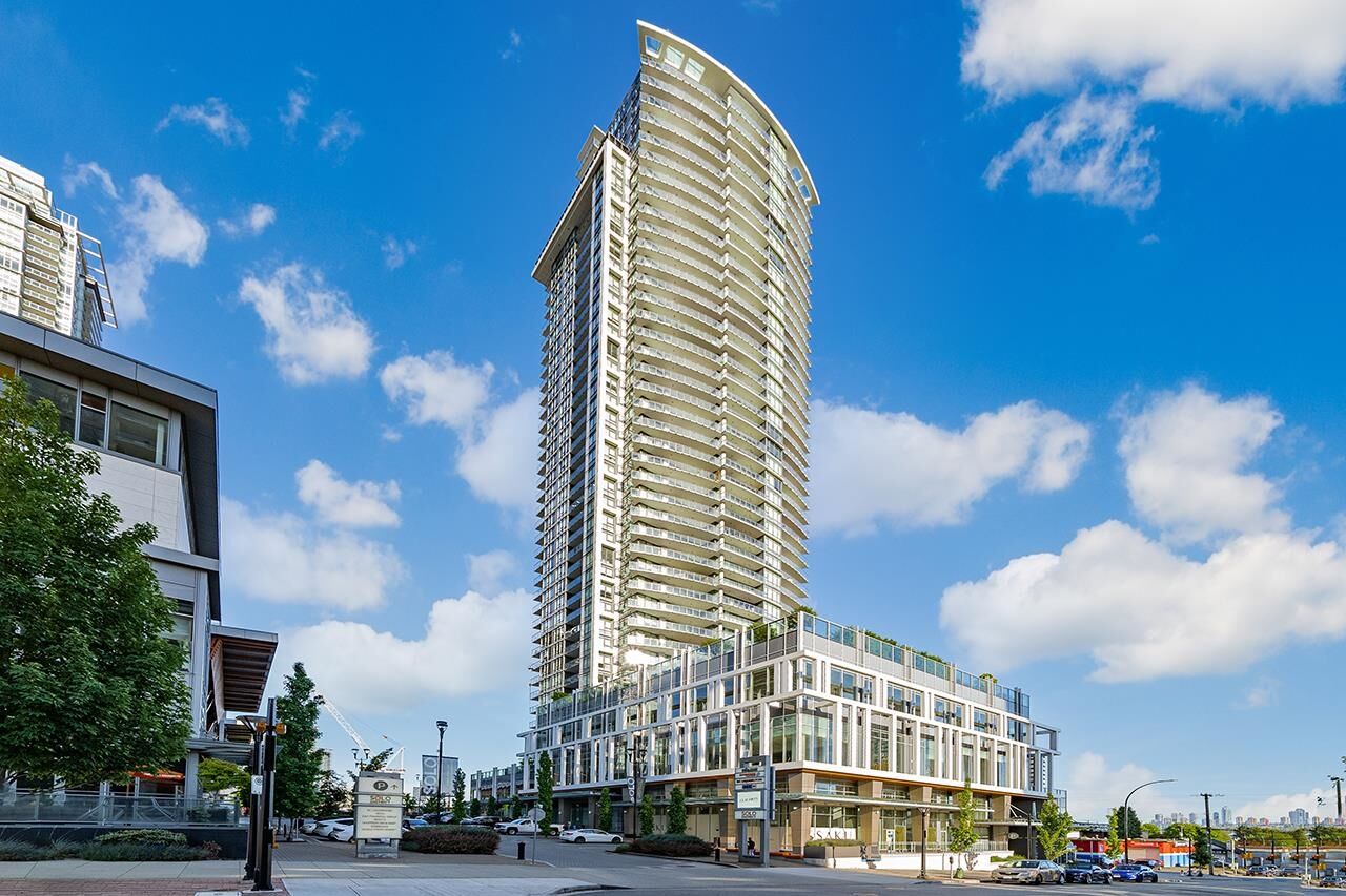 Property Photo: 2085 Skyline Court 305 BC V5C 0M6