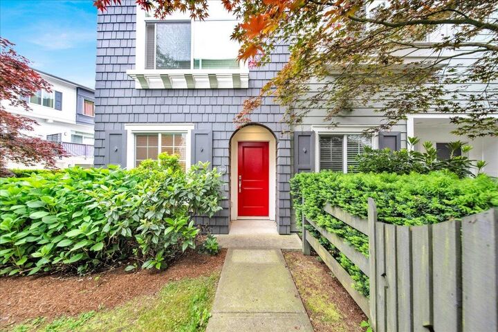 Property Photo: 15340 Guildford Drive 105 BC V3R 0C9