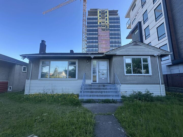 448 W 41st Avenue — photo 1