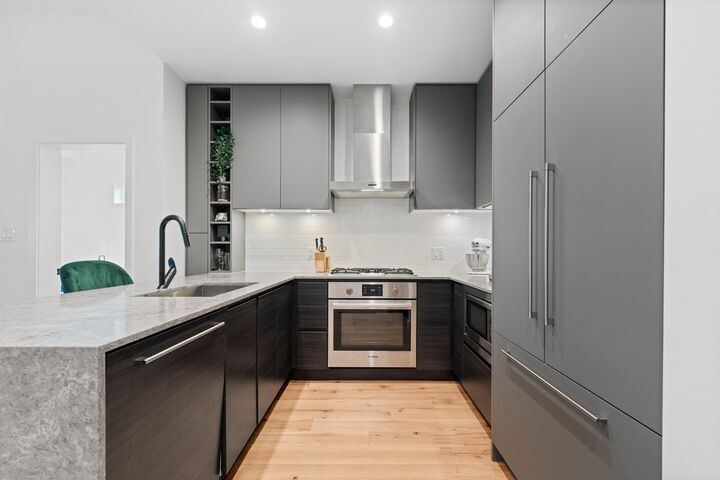 Property Photo:  3131 Murray Street 621  BC V3H 0L9 