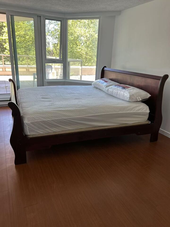Property Photo:  5790 Patterson Avenue 204  BC V5H 4H6 