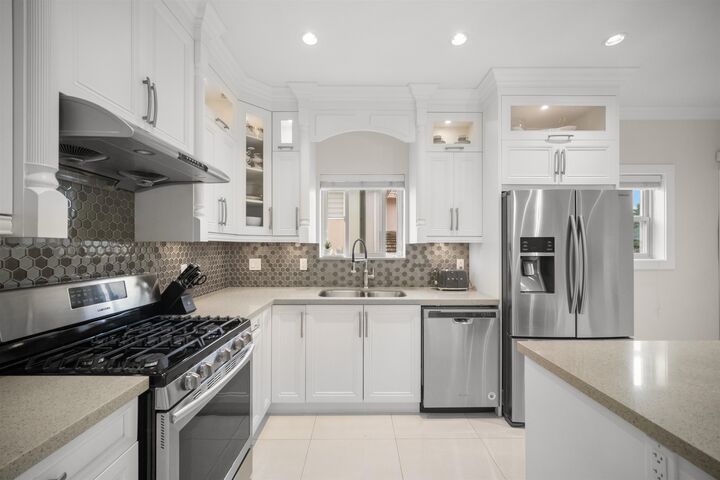 Property Photo: 4986 Inman Avenue BC V5G 2Y6