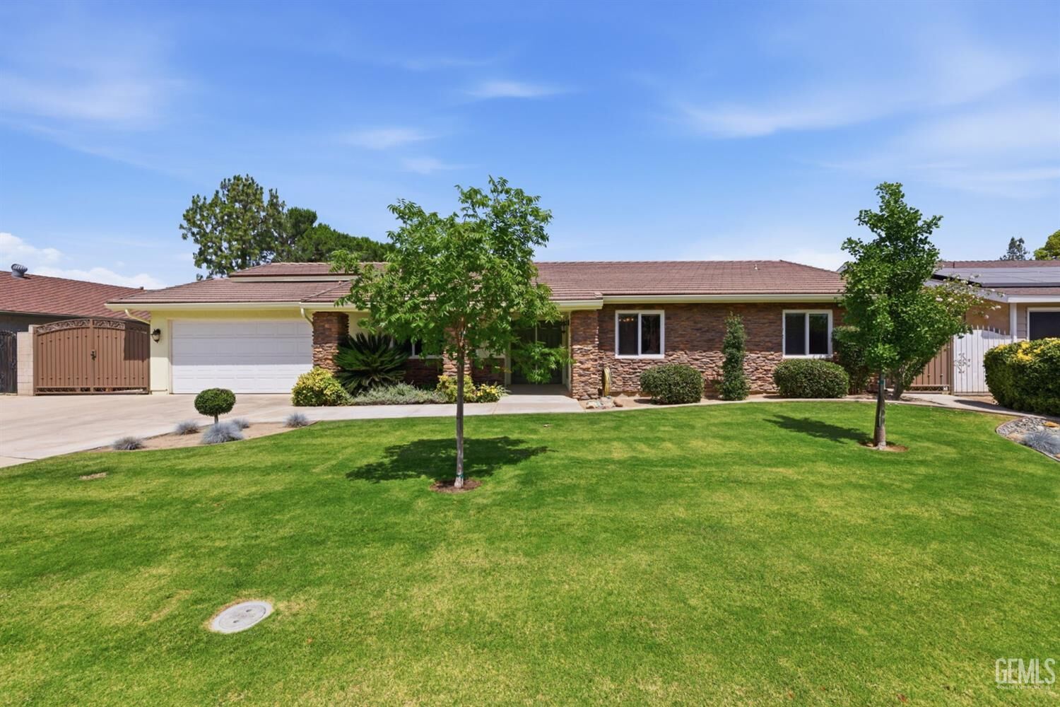 Property Photo:  616 Winchester Street  CA 93309 