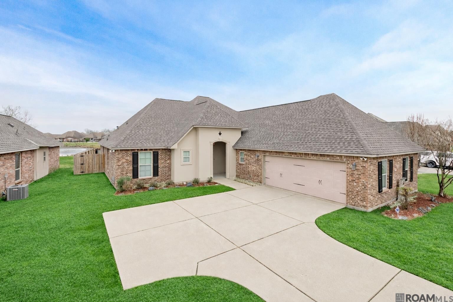 Property Photo:  4084 Stonewall Dr  LA 70710 