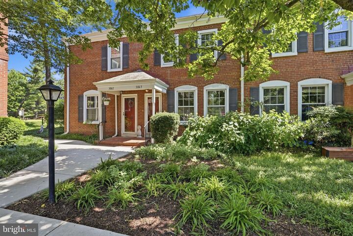 Property Photo: 3063 S Buchanan Street VA 22206