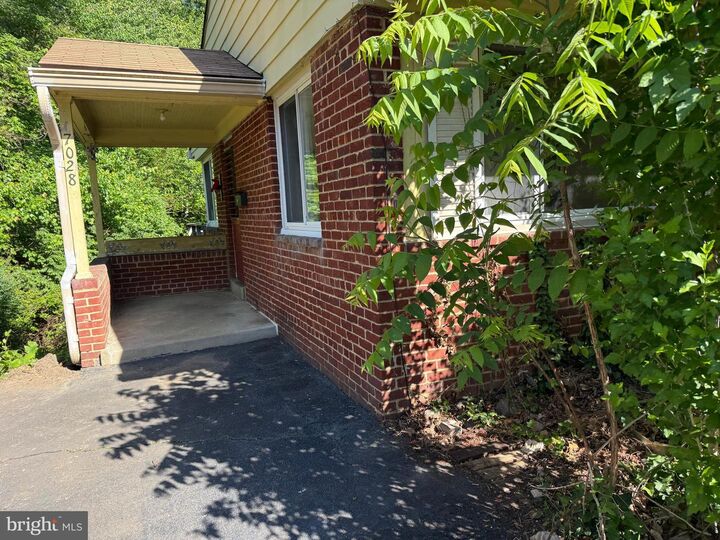 Property Photo:  7028 Bradley Circle  VA 22003 