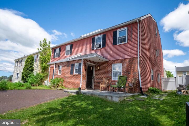 Property Photo: 7 Naylor Court PA 18951