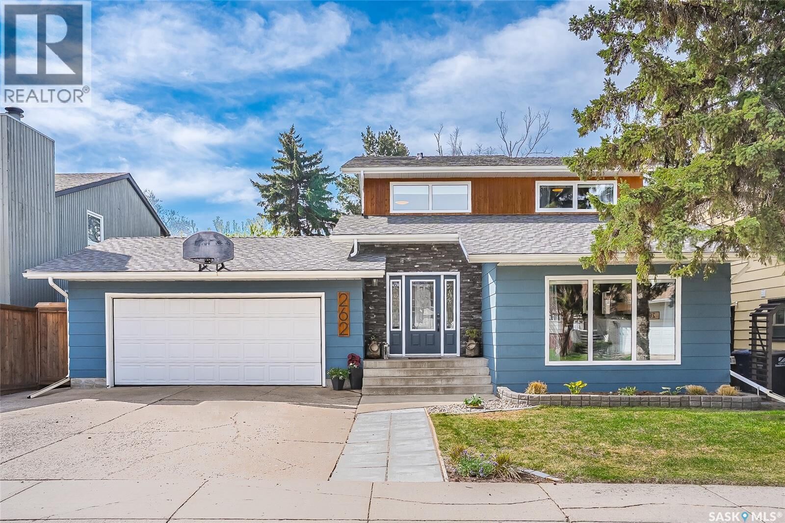 Property Photo: 262 Christopher Crescent SK S7J 3R6