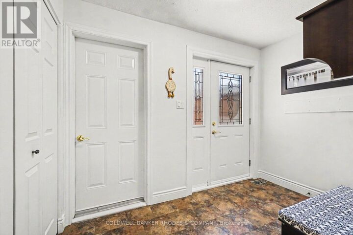 Property Photo:  1809 Brousseau Crescent  ON K1C 2Y5 