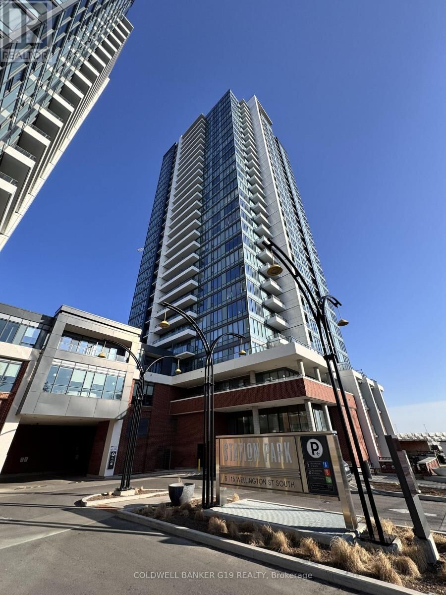 Property Photo:  15 Wellington Street South 1705  ON N2G 1C7 
