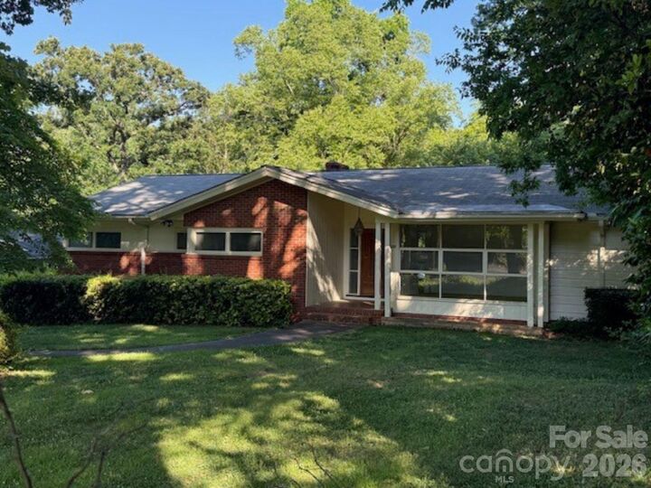 Property Photo:  2028 Ferncliff Road  NC 28211 