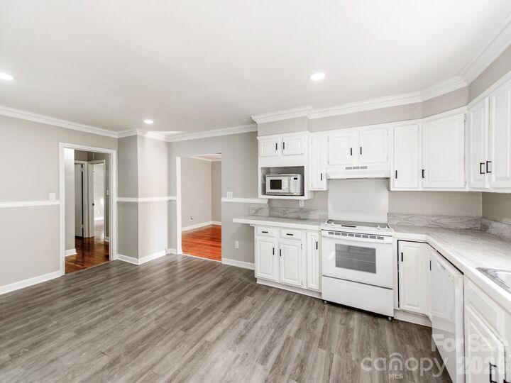 Property Photo:  814 Wilbrown Circle  NC 28217 