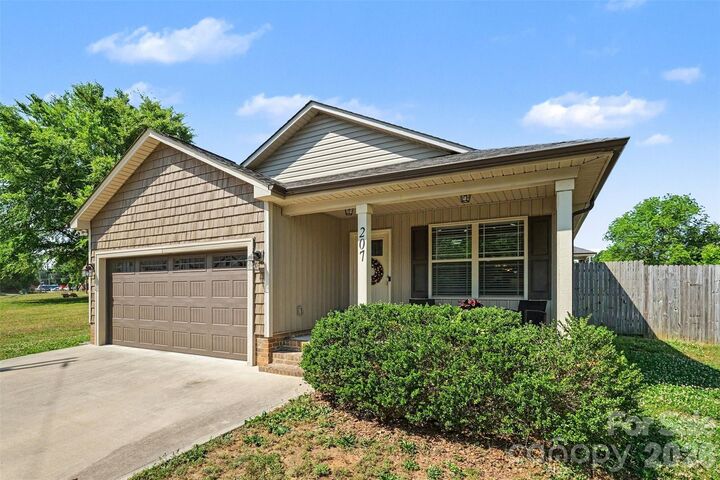 Property Photo:  207 Kimball Road  NC 28023 