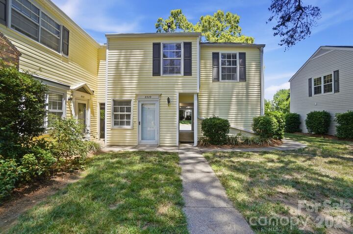 Property Photo: 8529 Castle Pine Court NC 28226