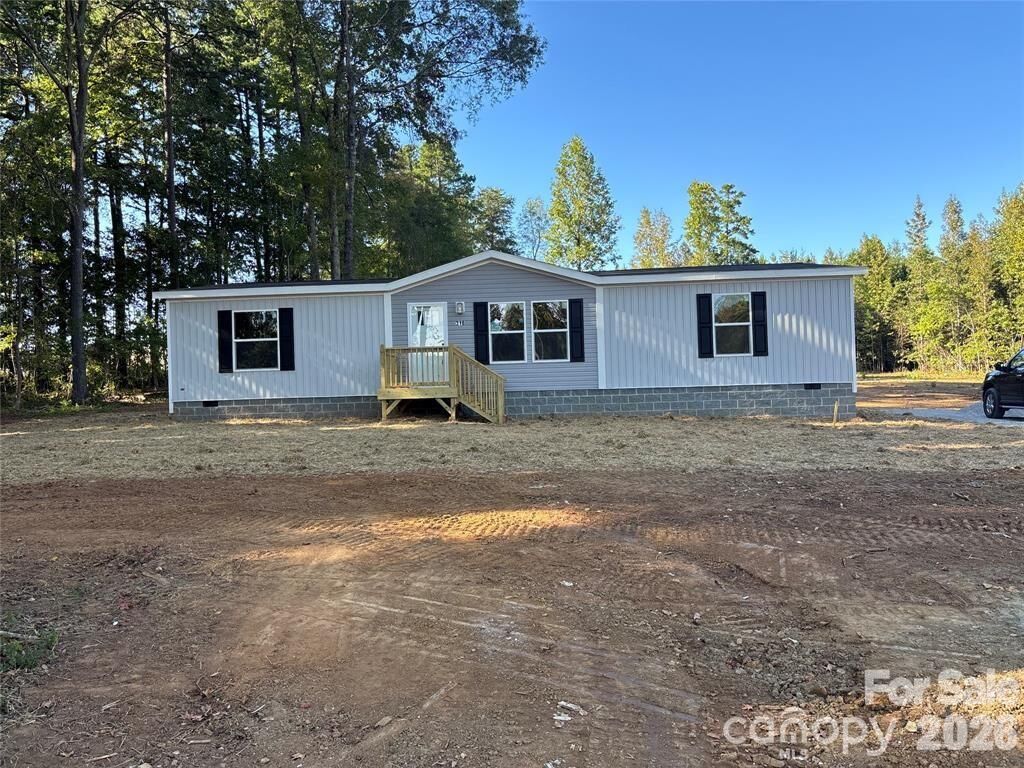 Property Photo:  526 Lake Mullis Road  NC 28634 