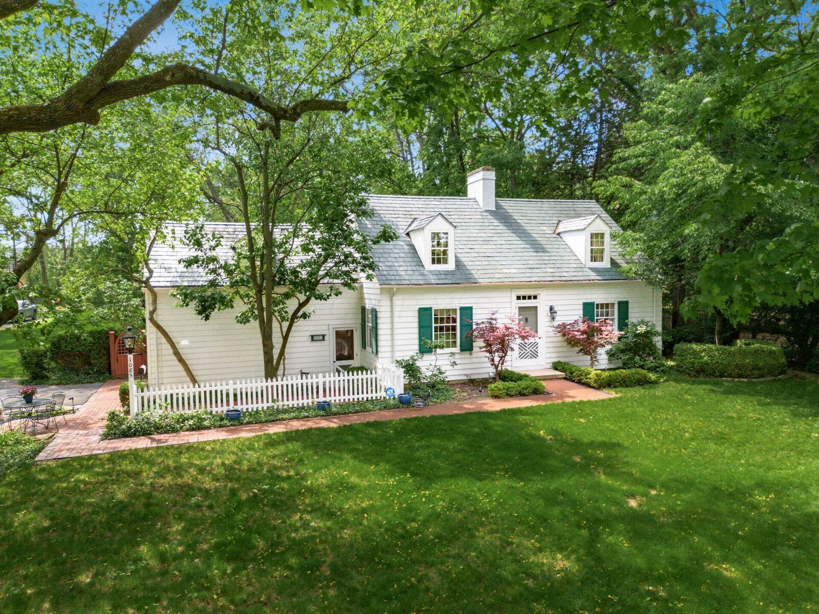 Property Photo:  1085 Shady Lane Road  OH 43213 