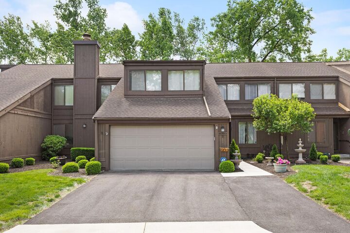 Property Photo:  2093 Brookhurst Avenue  OH 43229 