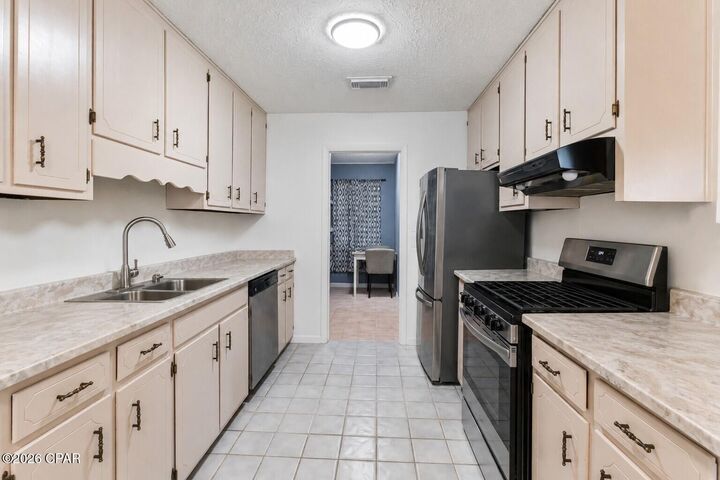 Property Photo: 508 E Pine Forest Drive FL 32444